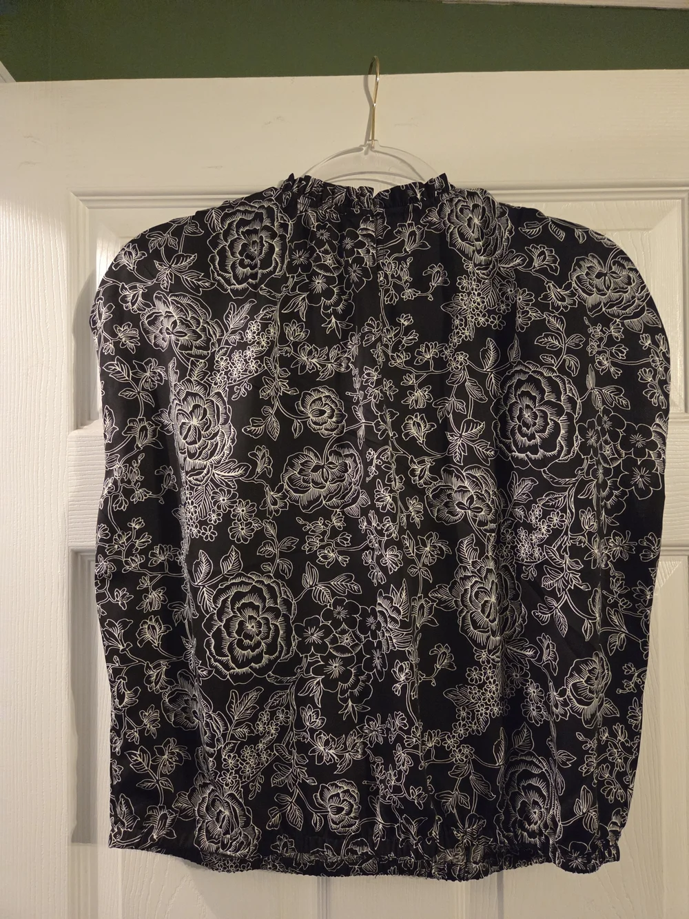 LOFT Black and White Floral Puff-Sleeve Blouse-Medium Petite